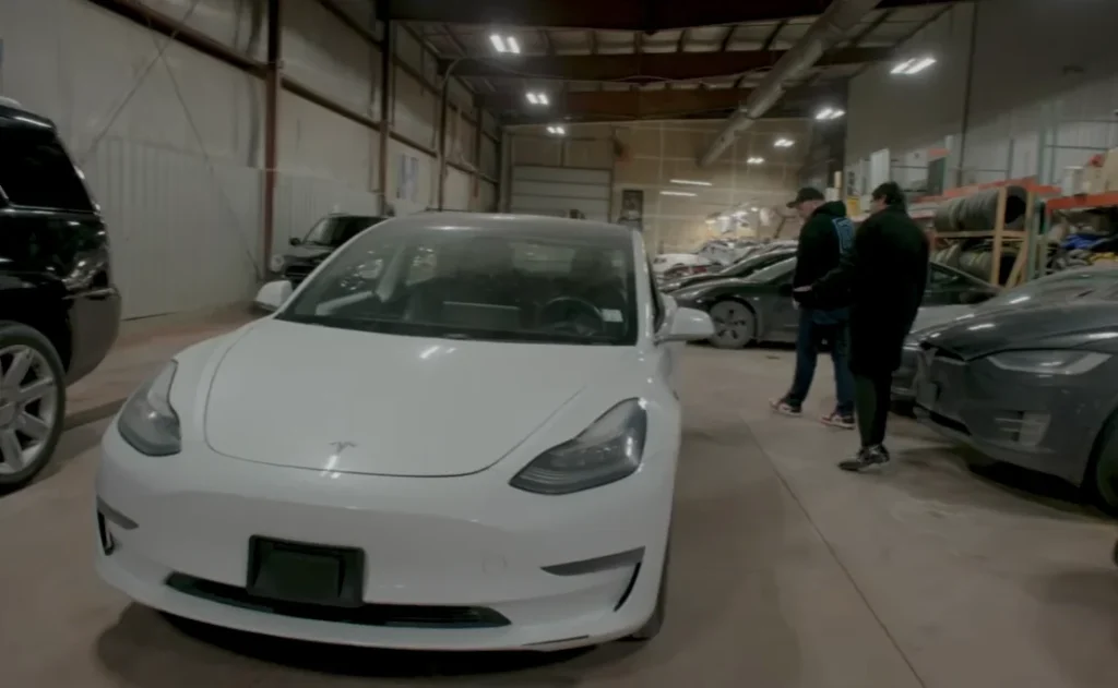 Guys buy the highest mileage Tesla in North America with 600,000 km on the original battery and encounter unexpected problems