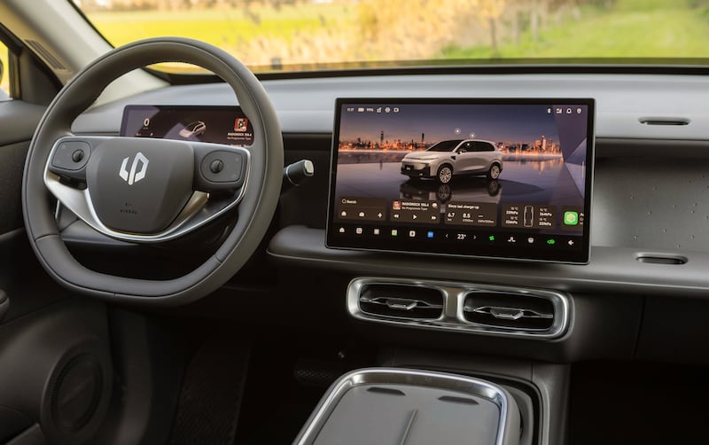 There is just one trim level. (Leapmotor)