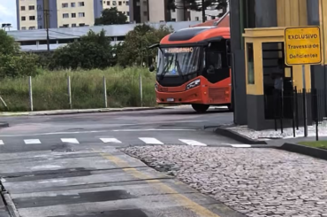 Brazilian level boarding bus