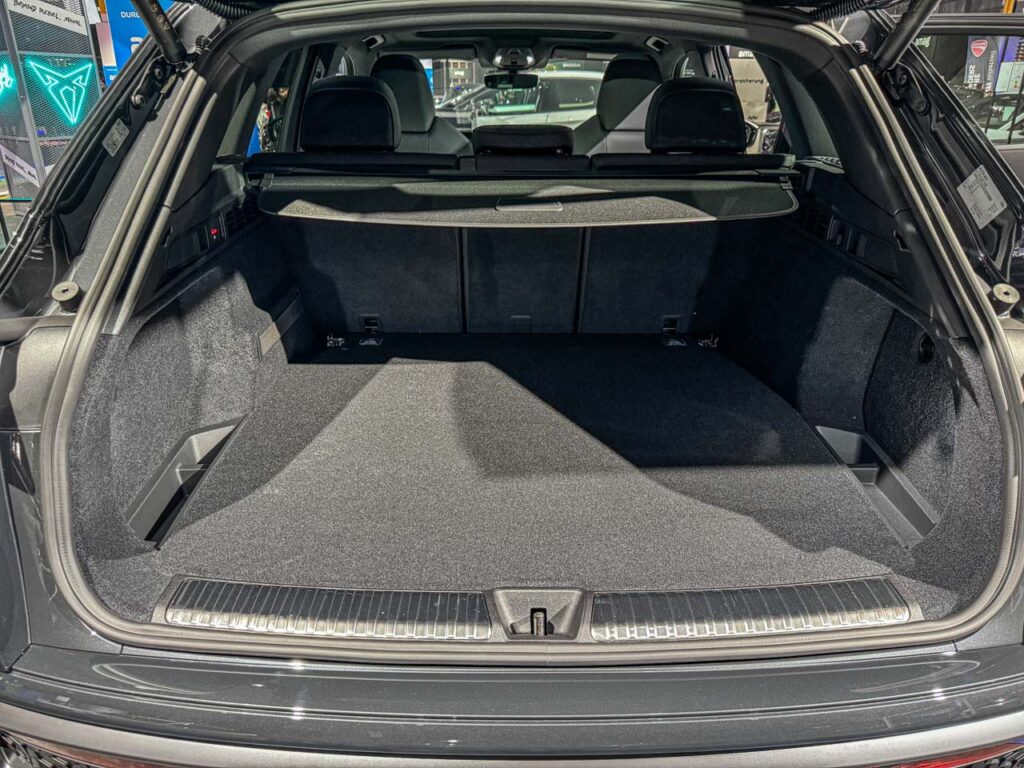 New Audi Q5 eHybrid PHEV boot