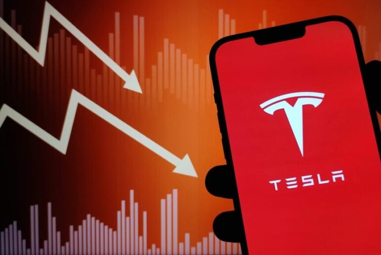 Elon Musk Says Tesla Will Be One Of The Companies To Develop AGI, Reaffirms Humanoid Robot Ambitions: 'Probably The First To…' - Tesla (NASDAQ:TSLA)