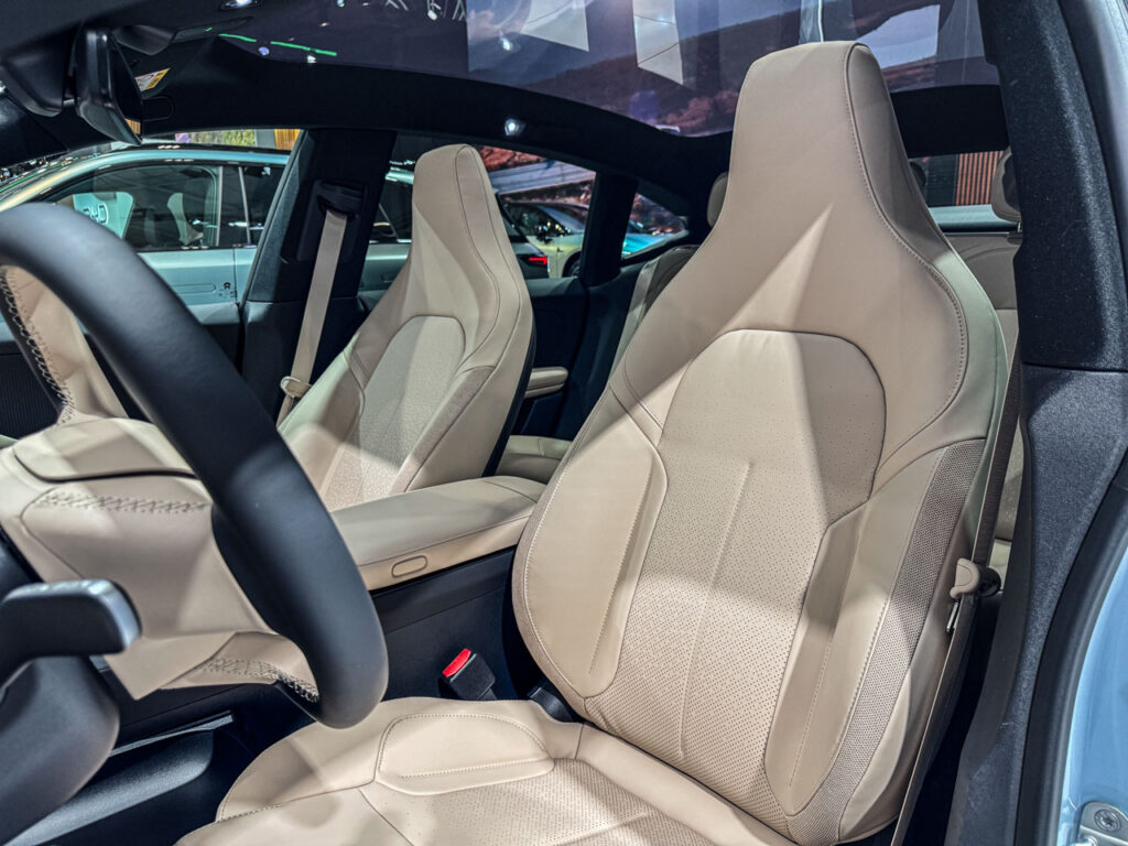 Nio ET5 sedan front seats