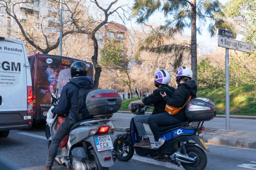 Barcelona will pay €600 to those who switch to electric motorcycles: these are the only two requirements to receive the subsidy in 2026.