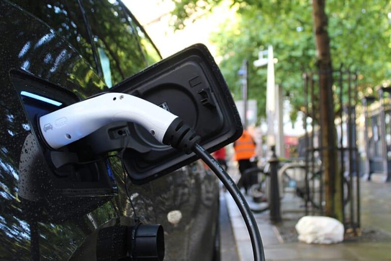 A climate 'catch-22': Can EV batteries cope with extreme heat?