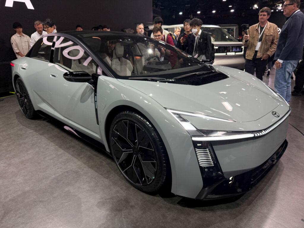 Toyota Corolla concept front three quarters