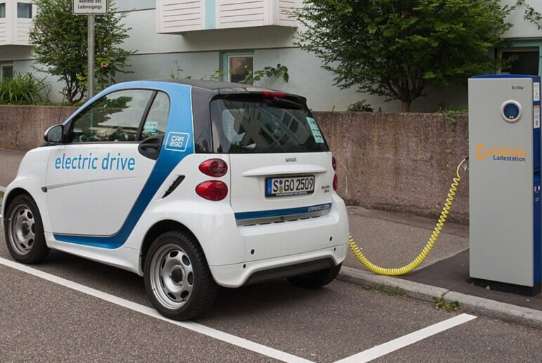 Scientists build benchtop device to advance wireless charging for EVs