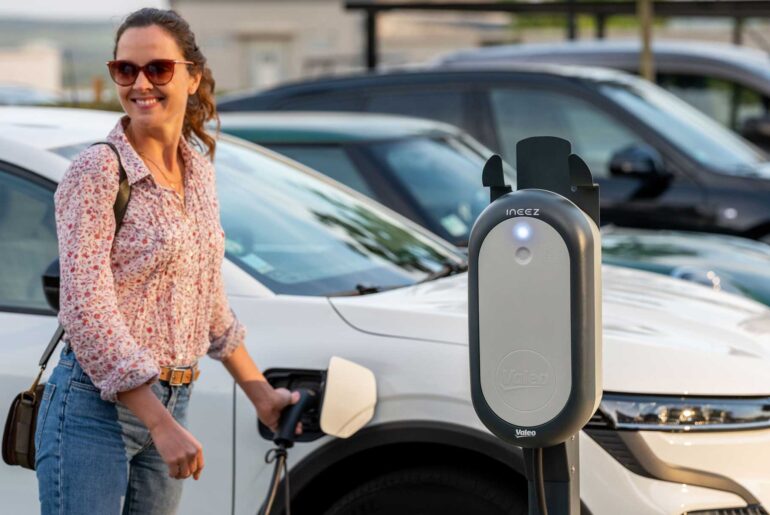 Valeo and ZEborne simplify charging at work and in apartment buildings with the ‘Autocharge’ function