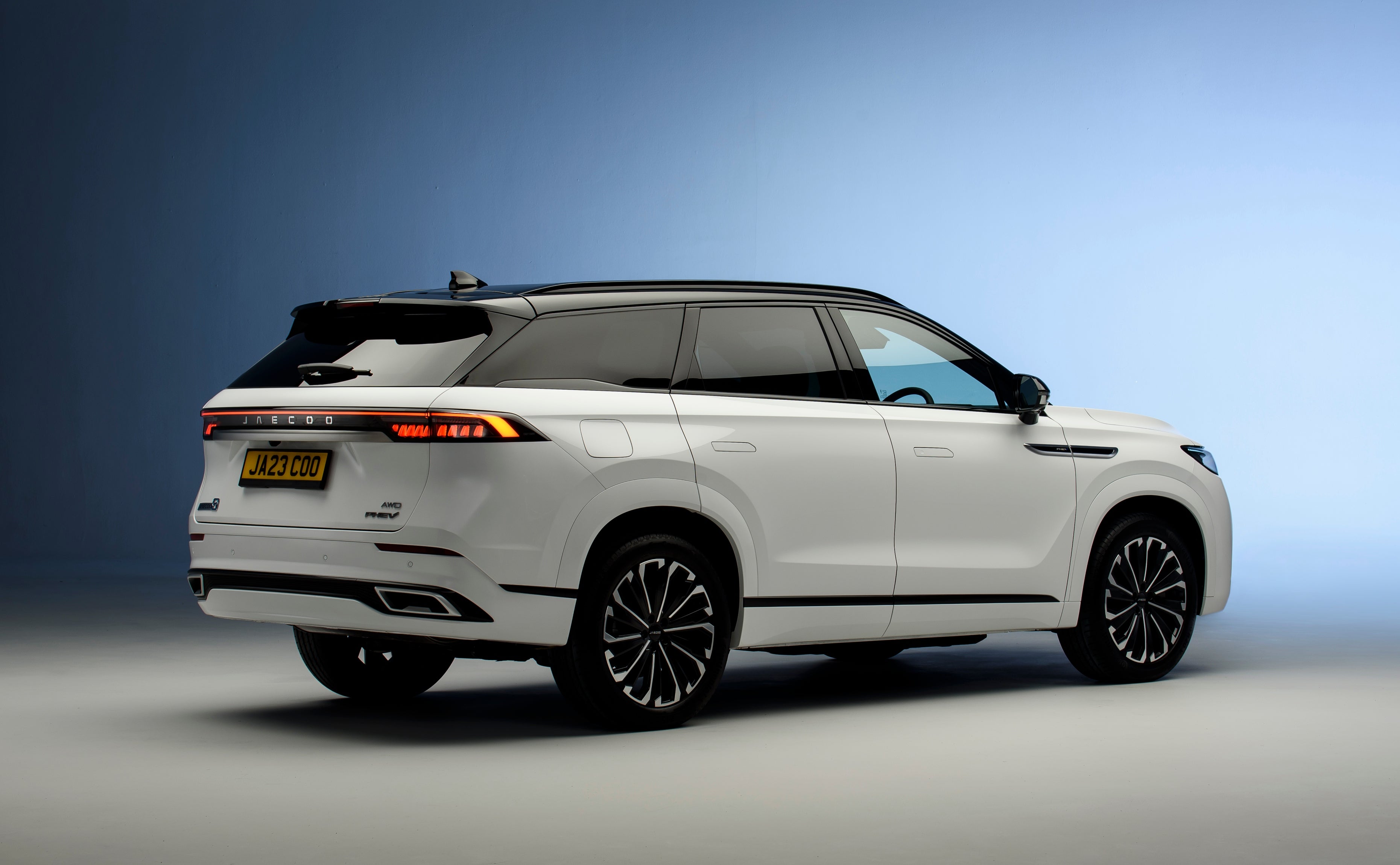 Jaecoo has become famous for offering Range Rover style at a fraction of the cost, and the Jaecoo 8 continues that