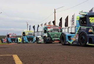 Copa Truck (and before Formula Truck) racing trucks - When apparently racing with cars is for ammateurs in Brazil