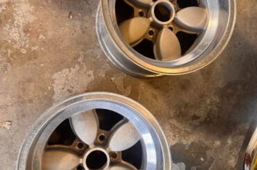 Are these American Racing 200s wheels or Daisy/Coke bottle wheels?