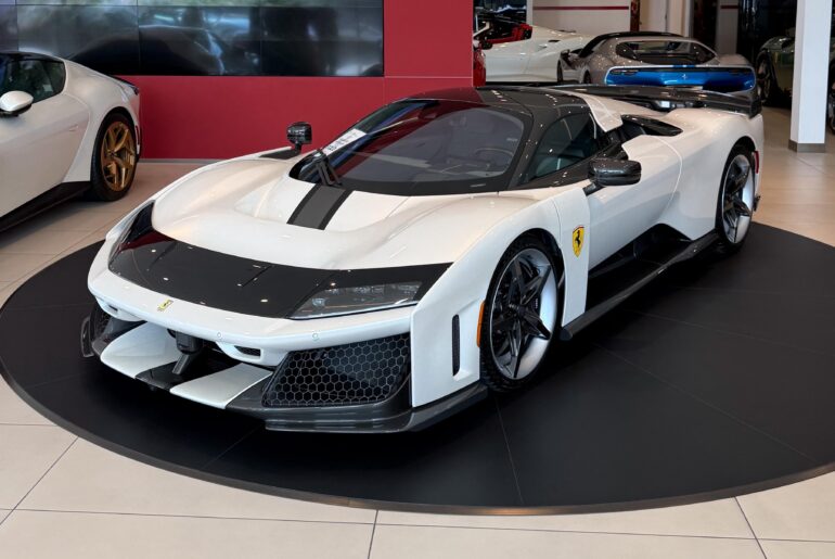 Ferrari F80 [3601x3601]