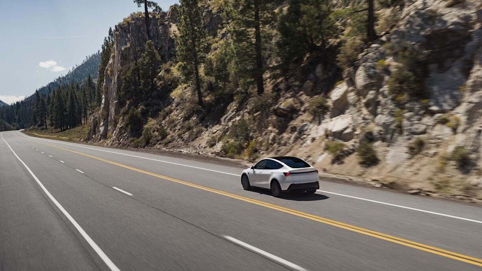 3 2 million teslas are being scrutinized for full self driving flaws