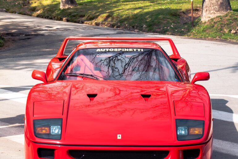 Ferrari F40 [2615x3268]