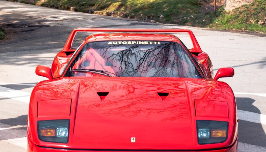 Ferrari F40 [2615×3268]