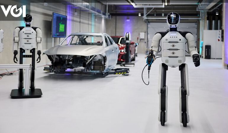 BMW Tests a Humanoid Robot at an Electric Car Factory
