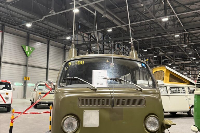 VW T2 bus 1972 Swiss Army transmission