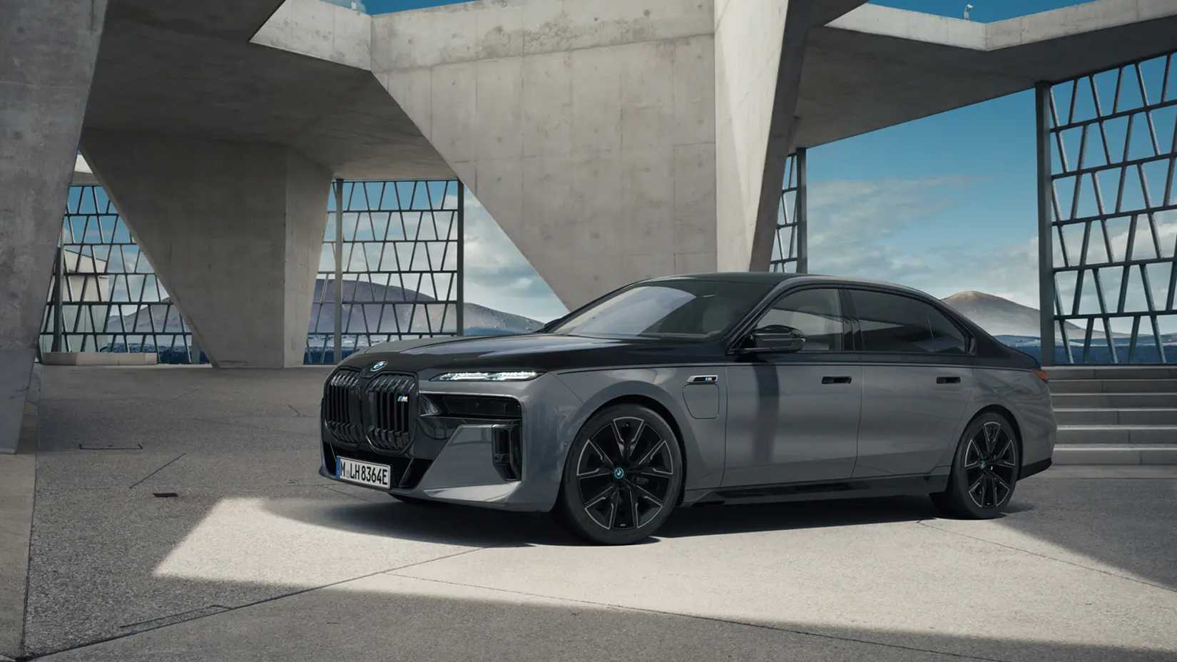 BMW 750e xDrive front 3/4