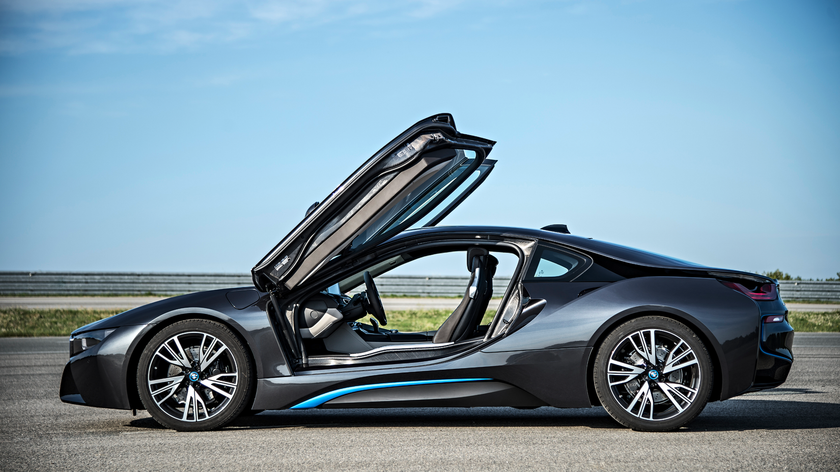2016 BMW i8 side, doors open