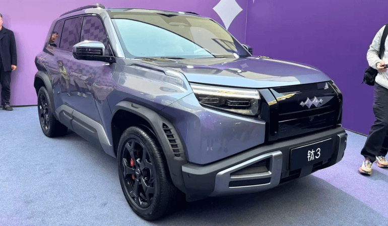 BYD’s new Fang Cheng Bao Ti3 launches with flash charging, starting at 153,800 yuan (22,300 USD), the vehicle can charge from 10% to 70% in approximately 5 minutes, and from 10% to 97% in about 9 minutes.