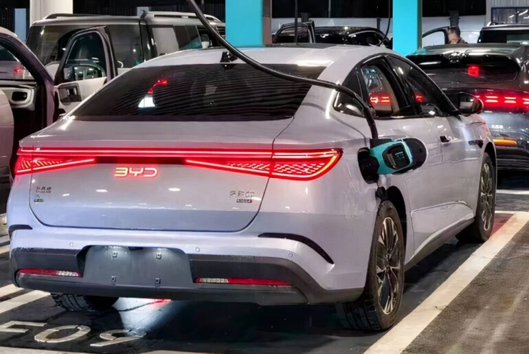 First BYD Flash Charge Electric Station Makes A Gas Pump Look Slow