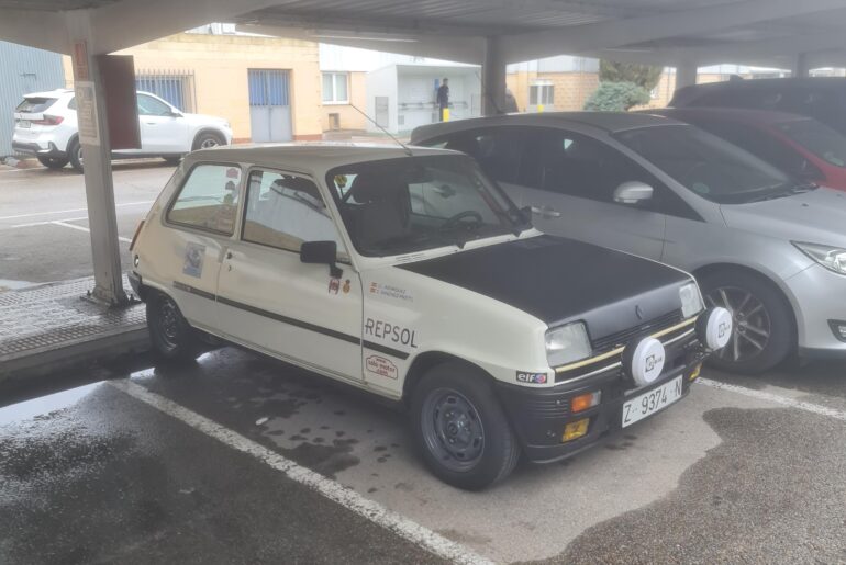 [Renault 5] Rallying to work in Madrid