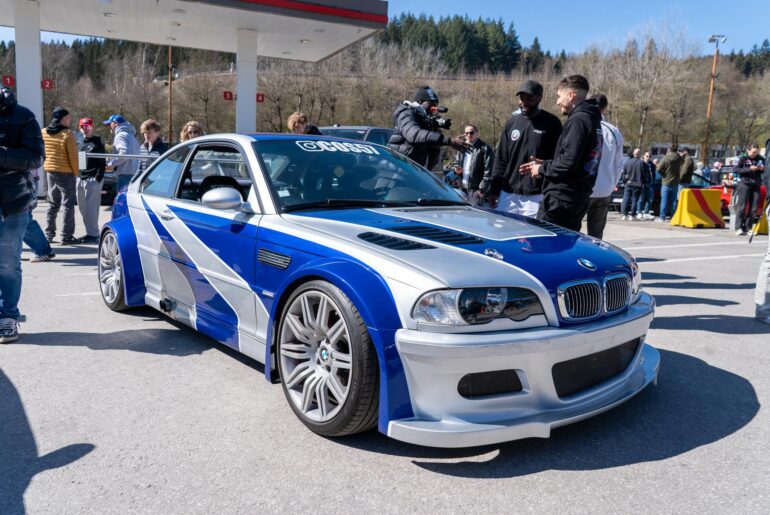 2001 BMW M3 GTR [2048x1365]