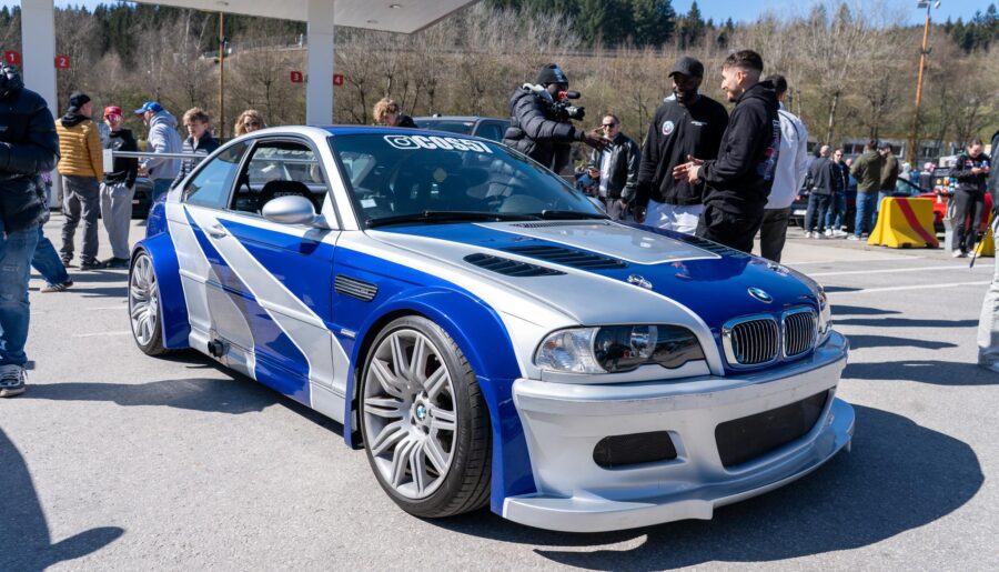 2001 BMW M3 GTR [2048×1365]