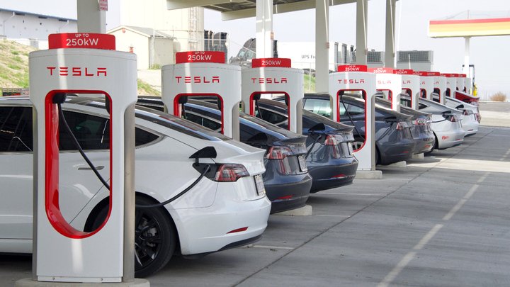 Tesla rolls out centralized payment kiosks for charging stations