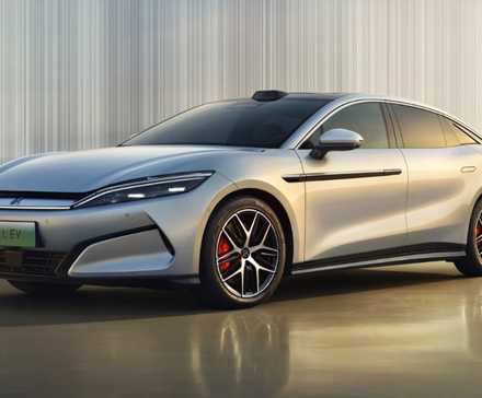 BYD Han L EV front three-quarter