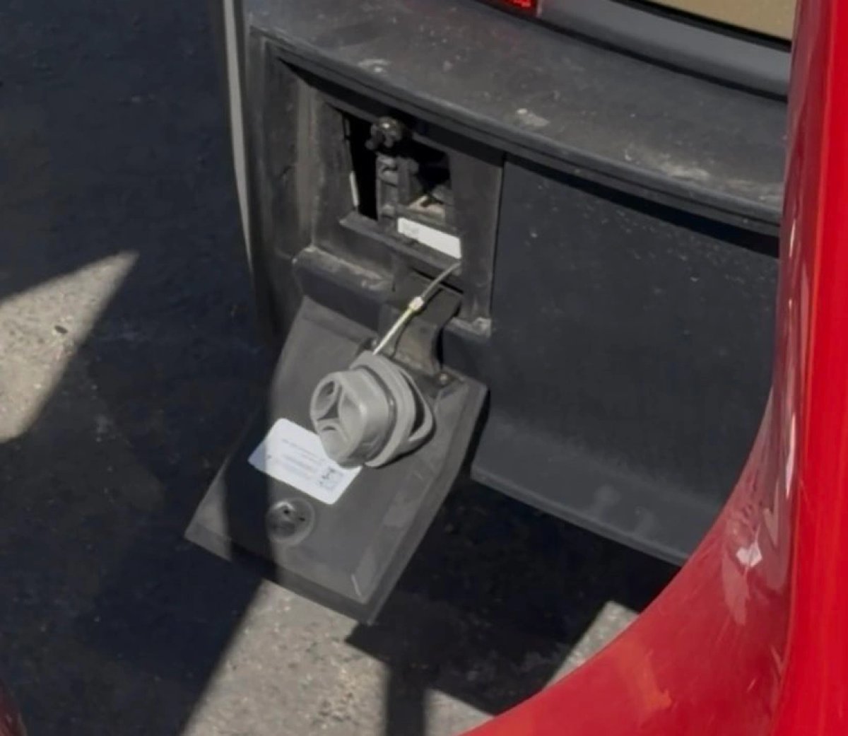 Old Cybercab charge port design