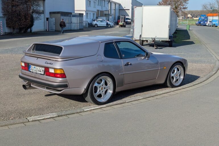 [Porsche 944 turbo] with unknown body kit mod