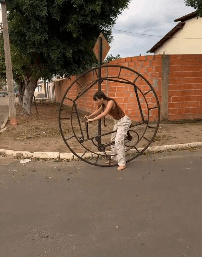 Onecycle, the new and improved unicycle!