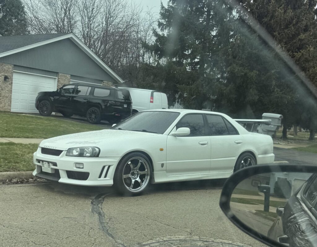[Nissan Skyline] Found in Rockford, IL after I made a delivery