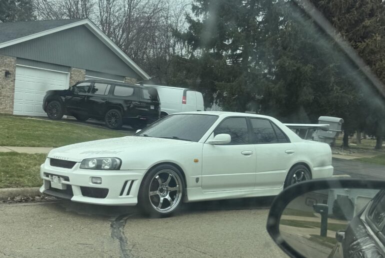 [Nissan Skyline] Found in Rockford, IL after I made a delivery
