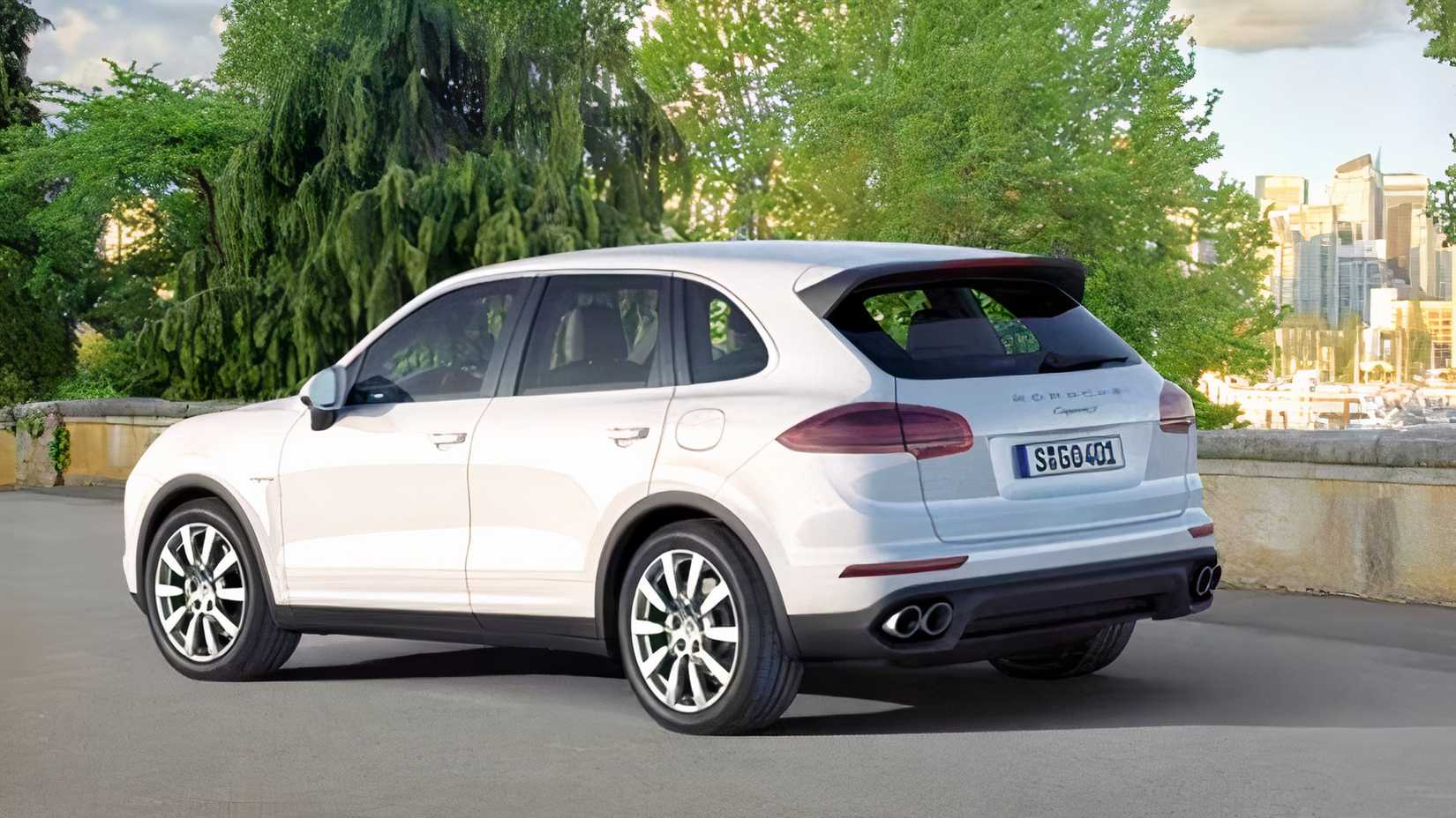 2018 Porsche Cayenne E-Hybrid rear 3/4 shot