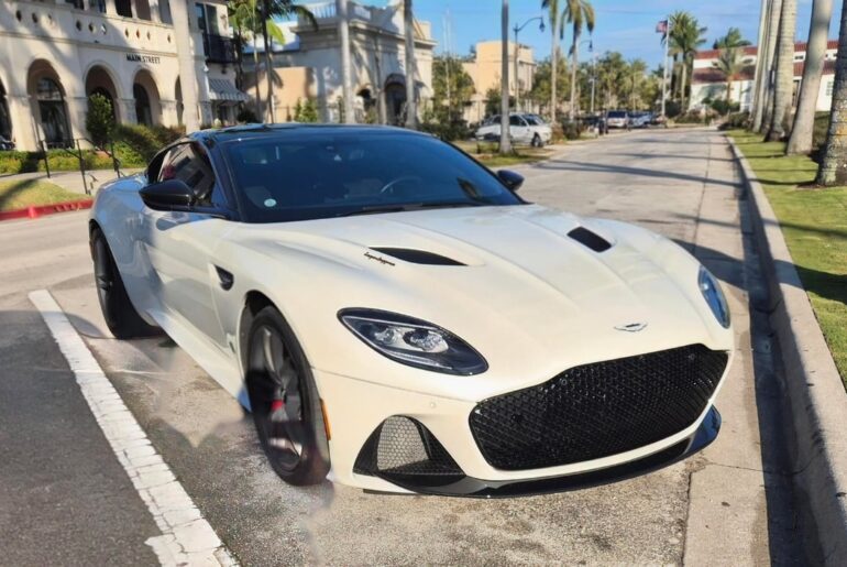 [Aston Martin DBS Superleggera]