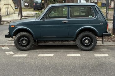 I'll take this over a Land Rover any day. Don't know what it is cause the writing is in cyrillic