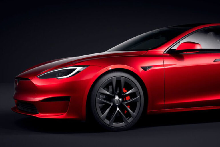 He Never Had A Problem With His Tesla’s Door Handles, But He’s Suing Anyway