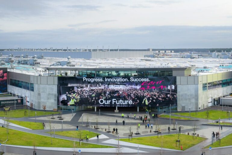 Tesla workers push back against Giga Berlin unionization