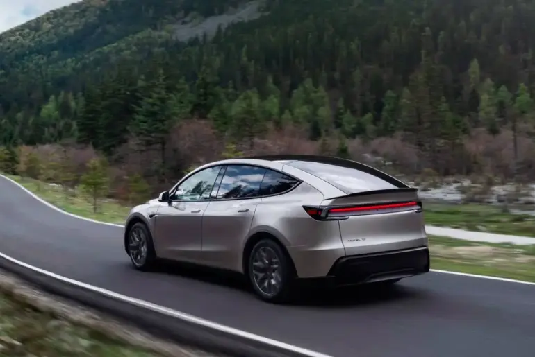 Tesla Model Y L spotted at Texas factory: extended version details