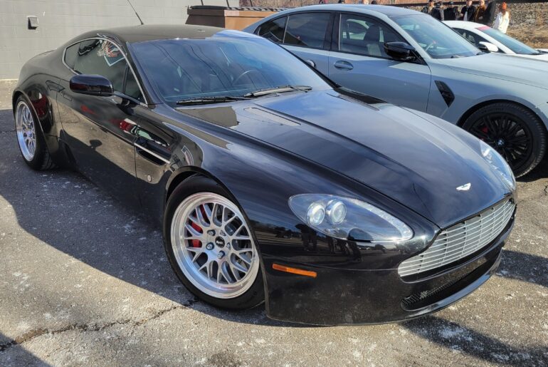 Aston Martin Vantage [2268x4032]