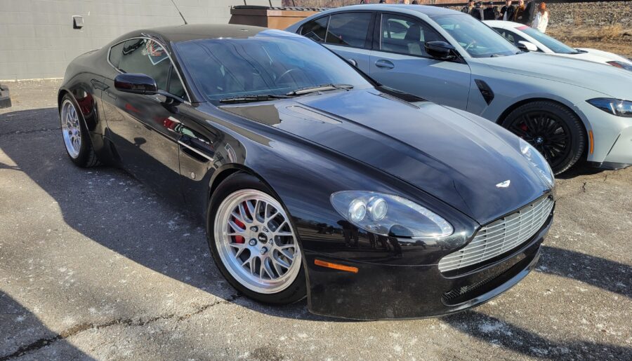 Aston Martin Vantage [2268×4032]