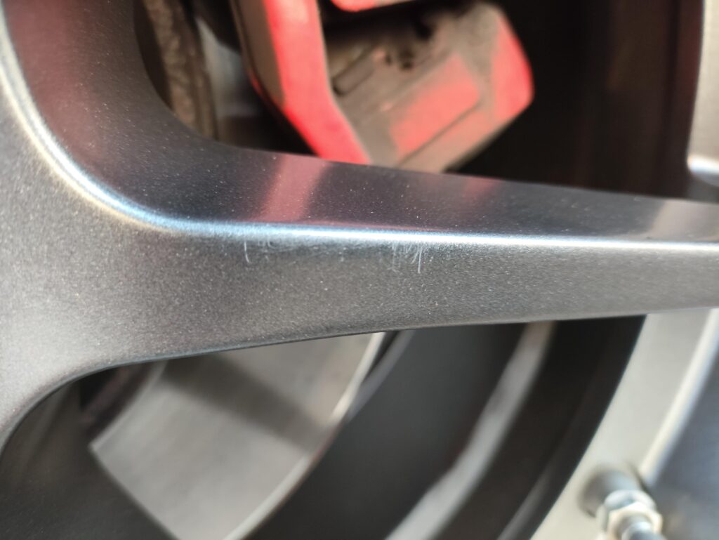 Polishing minimal scratches on new Wheels