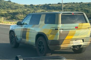 Spotted a pair of test mules [Rivian R2]