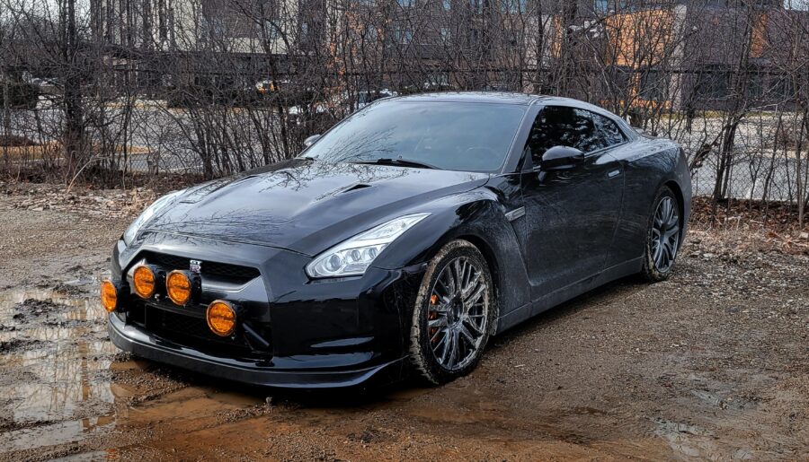 Nissan R35 GTR w rally lights [2268×4032]