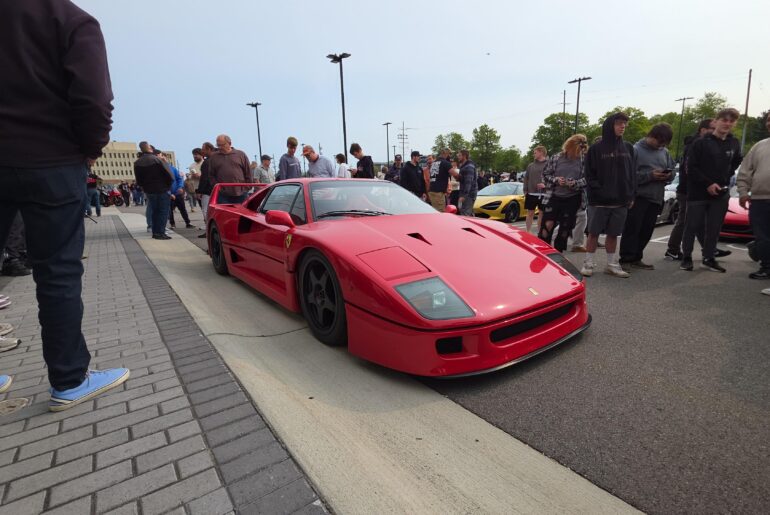 Ferrari F40 [4000x2252]