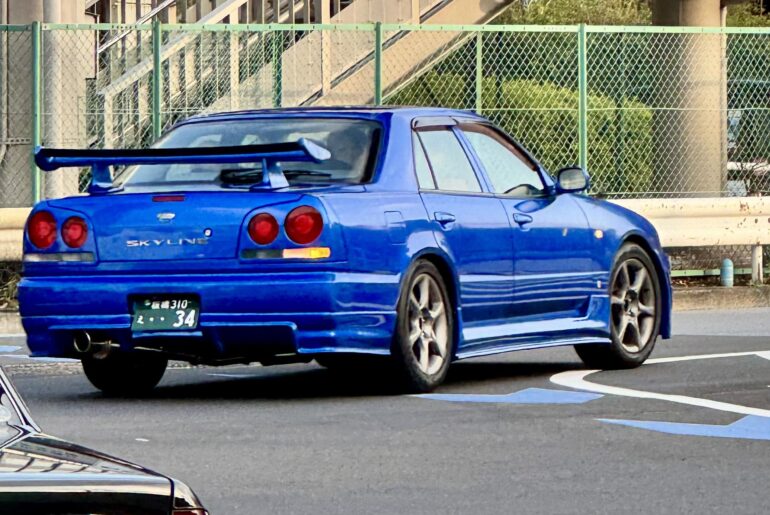 [Nissan Skyline ER34?] With Appropriate Custom Plates