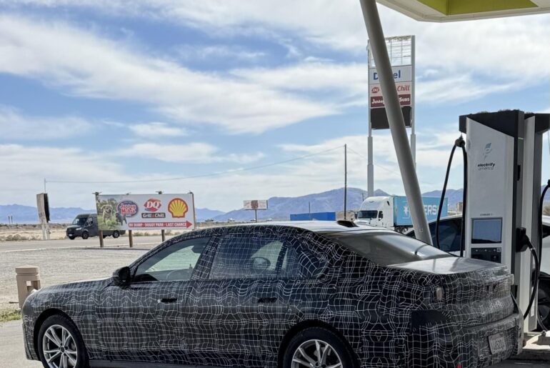 Spotted: Camo-wrapped 2027 BMW i7 (mid-cycle refresh)