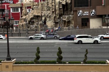 I spotted this shopping cart in Las Vegas, don’t know the story but I’m sure somebody out here does.