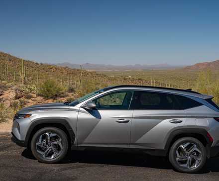2024 Hyundai Tucson Hybrid showing the driver's side.